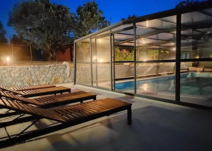 Dom wakacyjny Naturiste Dacaniro Avec Piscine Chauffee Pres De Cahors *